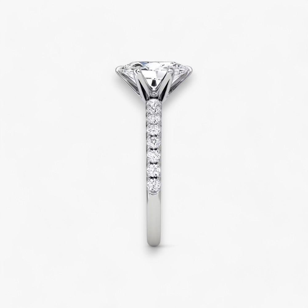 CLAIR (Oval natural diamond platinum with pave)